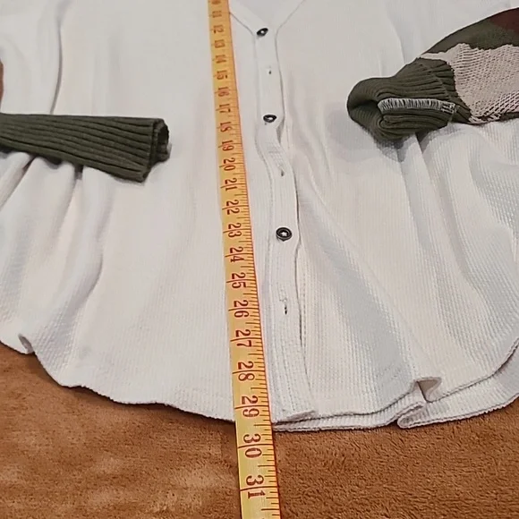 Chic Lucky Brand Cardigan with Camouflage and Purple Accents Size small - Picture 3 of 8